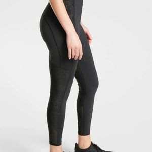 Athleta Stay Fly Reflective Black 7/8 Tight Legging Size Medium High Rise